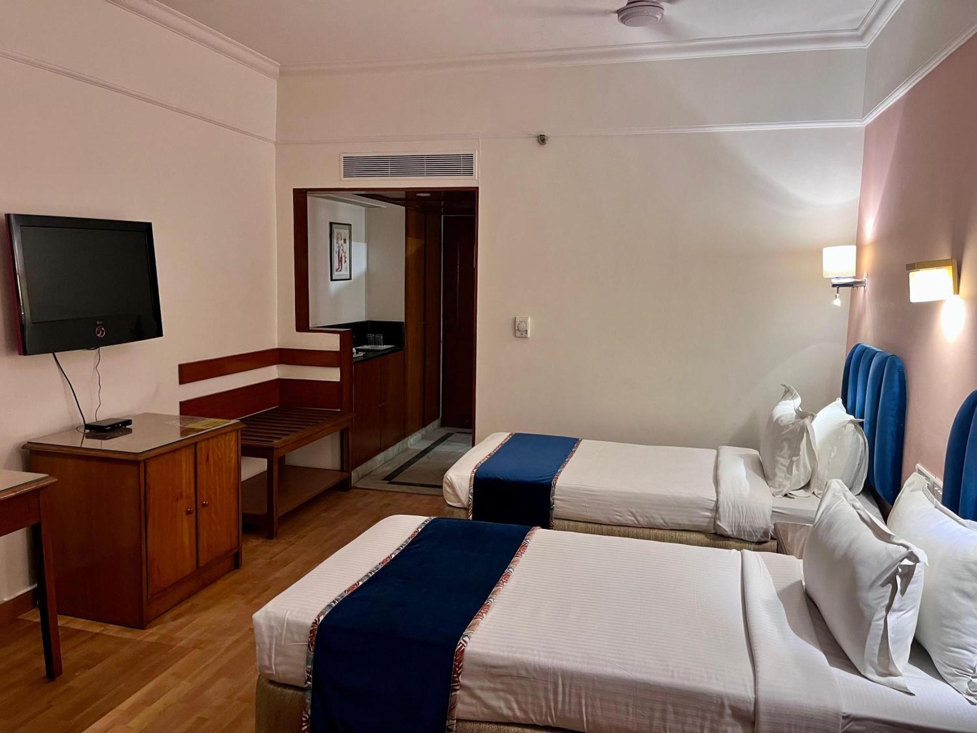 Katriya Hotel And Tower Хидерабад Екстериор снимка