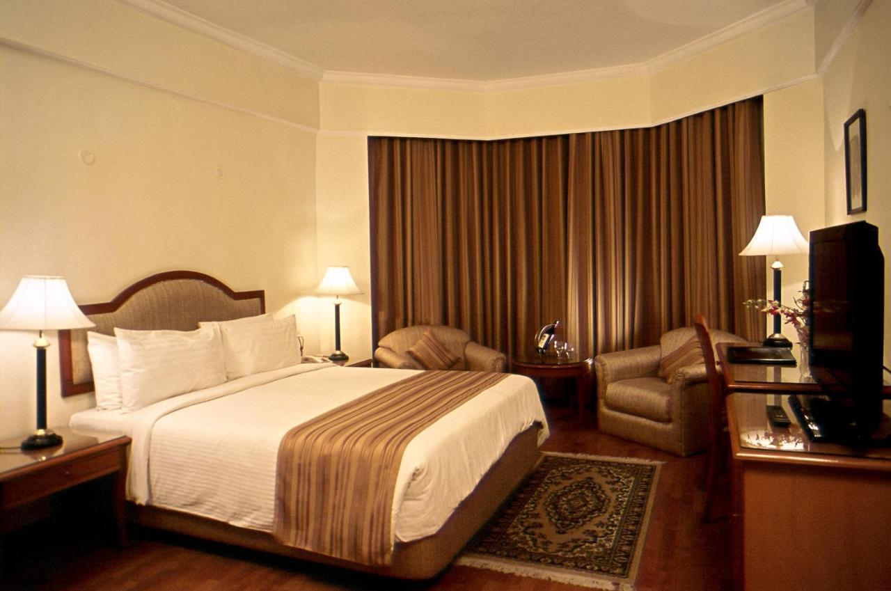 Katriya Hotel And Tower Хидерабад Стая снимка
